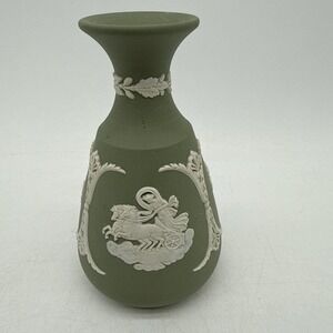 Vintage Wedgewood Jasperware 4.75" Green "Four Scene" Vase